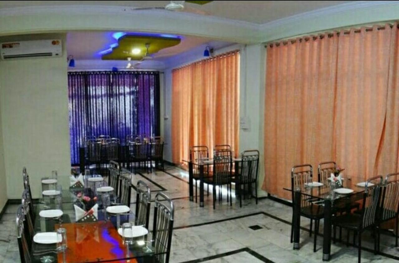Ganga Palace Hotel อุจเจน ภายนอก รูปภาพ