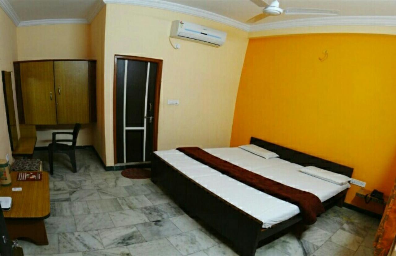 Ganga Palace Hotel อุจเจน ภายนอก รูปภาพ